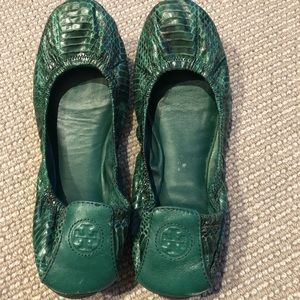 Tory Burch leather green snake skin flats size 7.5